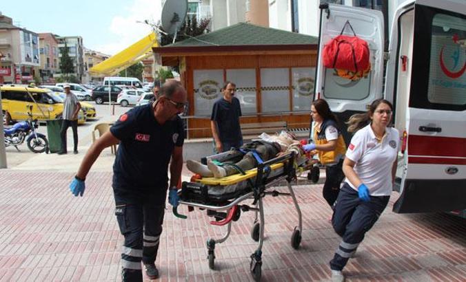 Başına mermer parçası düşen işçi yaralandı