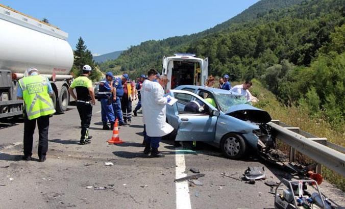 Otomobil, akaryakıt tankeriyle çarpıştı: 1 ölü