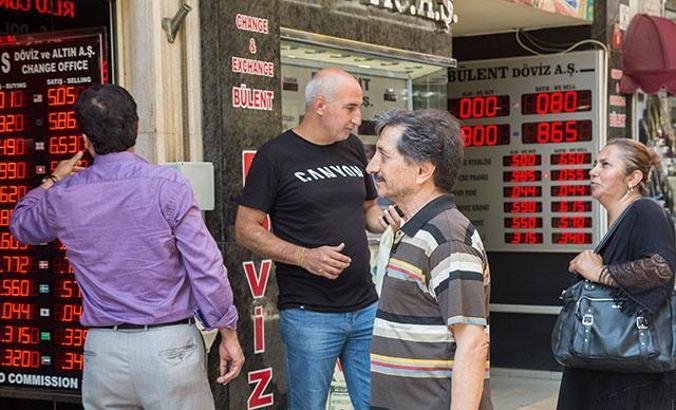 ''Ayaklı Borsa''da dolar hareketliliği