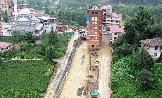 Dere yatağındaki ruhsatsız binanın sahibi: Sel nedeni bina değil, köprü hatalı