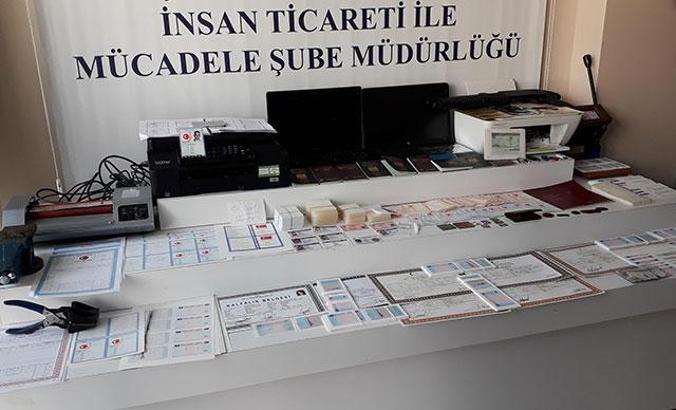 İstanbul'da sahte pasaport ve evrak operasyonu