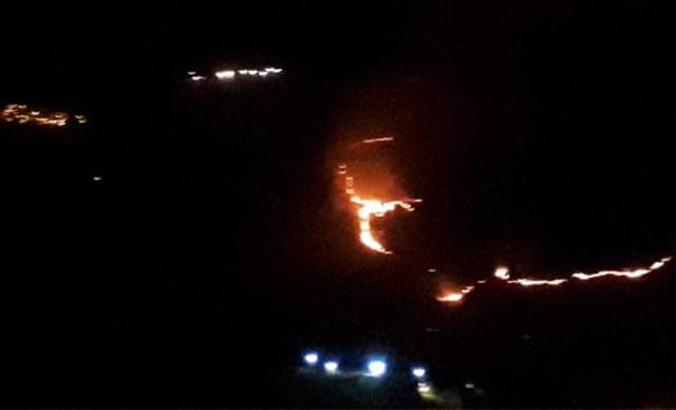 Çukurca'da askeri üs bölge yakınında orman yangını