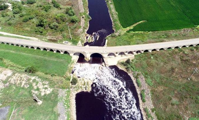 Simsiyah akan Ergene Nehri alarm veriyor