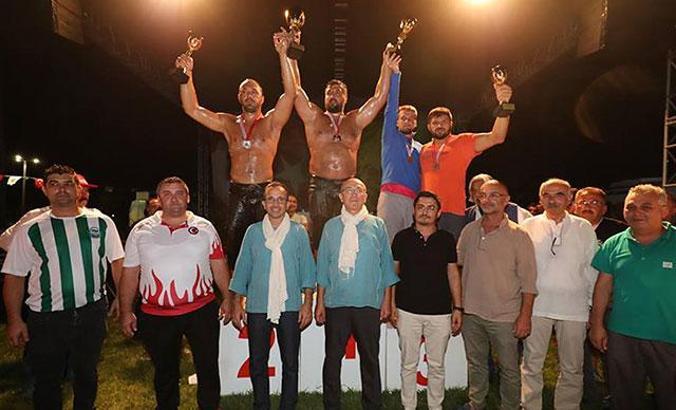 12'nci Şile Yağlı Güreşleri'nde Başpehlivan Recep Kara oldu