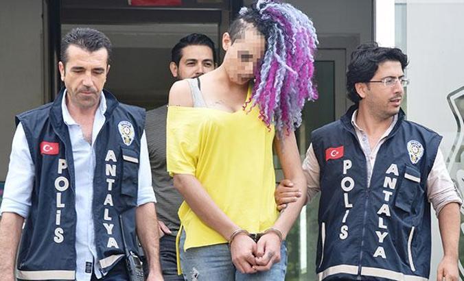 Fuhuş pazarlığı yaptığı genci pencereden attığı iddia edilen travesti tutuklandı