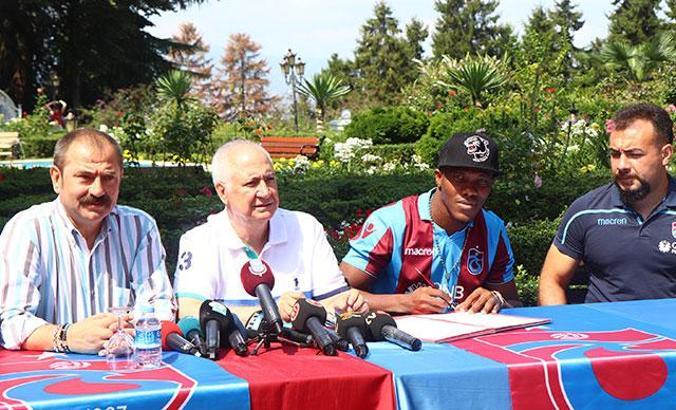 Trabzonspor'da Anthony Nwakaeme imzayı attı