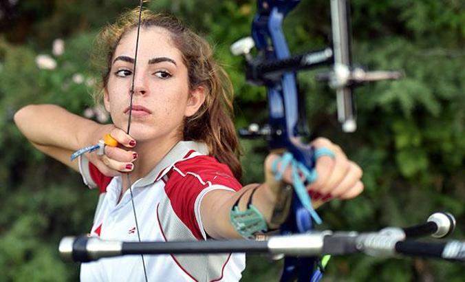 Milli okçu Selin, anne ve babasının izinde