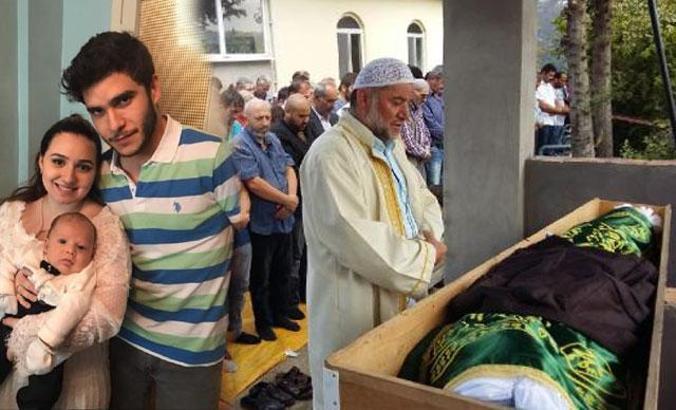 Kazada ölen baba ve 6 aylık oğlu tek tabutta son yolculuğa uğurlandı