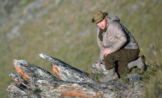 Putin Yenisey'de mantar topladı