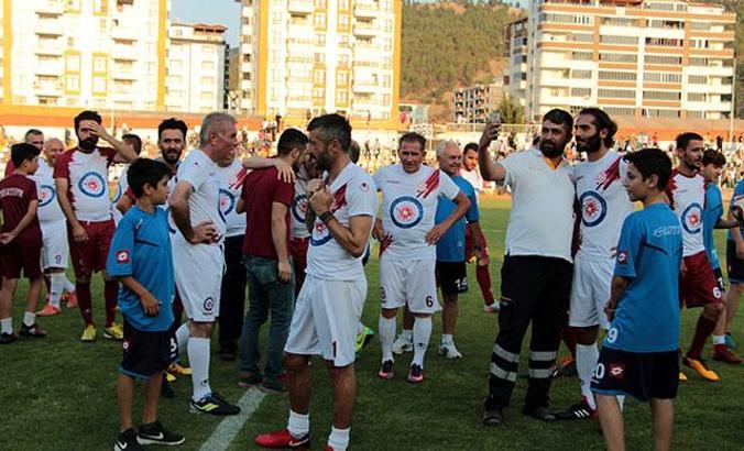 'Şöhretler karması' Tokat protokolüyle gösteri maçı yaptı
