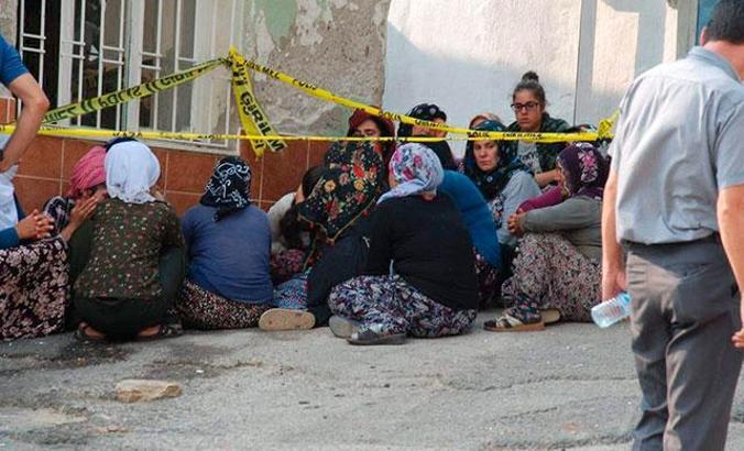 Babasının tabancasıyla oynayan çocuk kendini vurdu