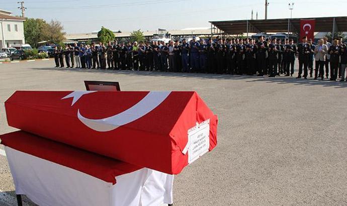 Makamında kalp krizinden yaşamını yitiren komutan törenle uğurlandı