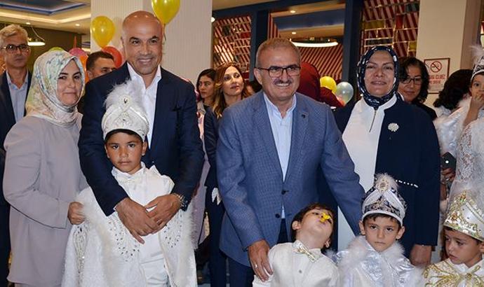 Fettah Tamince'nin oğluyla birlikte 50 çocuk sünnet oldu