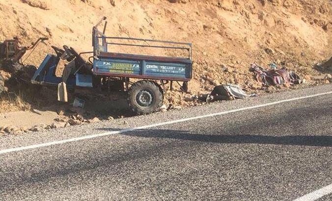 Küçük araçla büyük kaza: 2 ölü, 8 yaralı