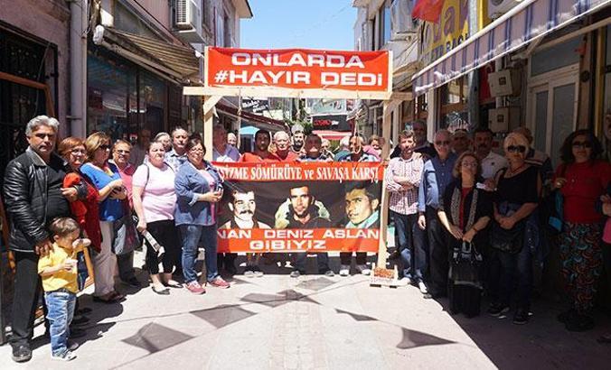 Ayvalık'ta Deniz Gezmiş'i anan 30 kişinin yargılanmasına başlandı