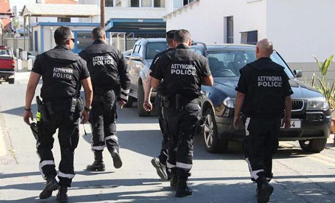 Güney Kıbrıs'ta 3 polis ve başsavcının şoförü dahil 6 kişiye 'kadın ticareti'nden tutuklama