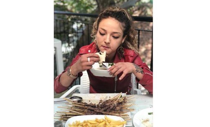 43 kiloluk kadın 290 çöp şiş yedi, rekor kırdı