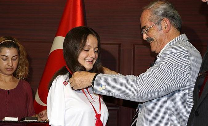 Avrupa Şampiyonu Sümeyye'ye belediye meclisinden altın