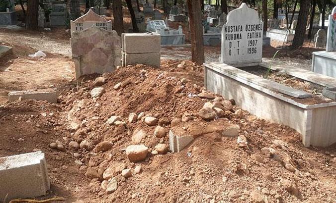 Cenazeler karıştı, mezar kazılıp hata düzeltildi