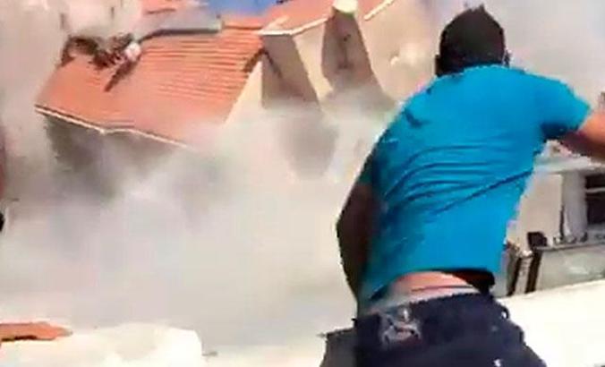 Eski devlet hastanesi, kirişleri yıpratılarak yıkıldı