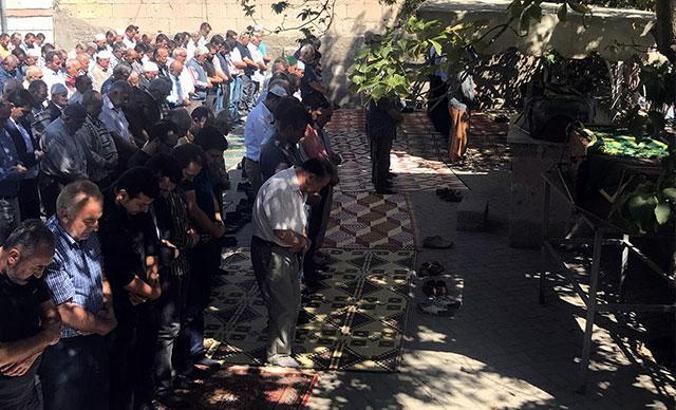 Yanan araçta ölü bulunan galerici ve eşi toprağa verildi