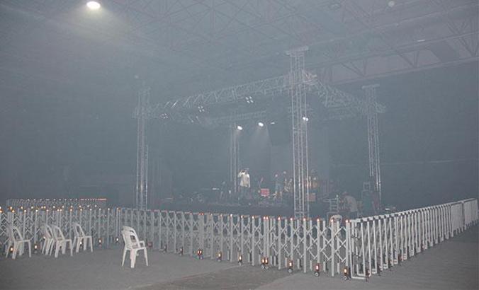 Kebap dumanı konseri iptal ettirdi