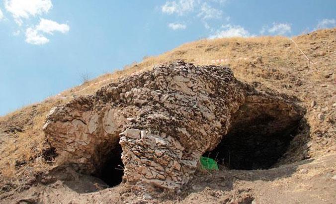 Harput'taki kazılarda Urartular döneminine ait 5 kaya mezar bulundu