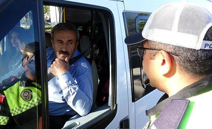 Emniyet kemeri takmayan sürücünün 'ceza yazılmasın' talebine polisten ret