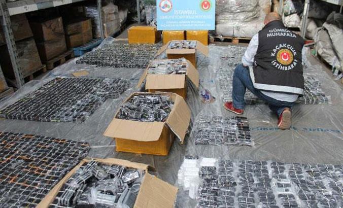 Atatürk Havalimanı'nda cep telefonu kaçakçılığı