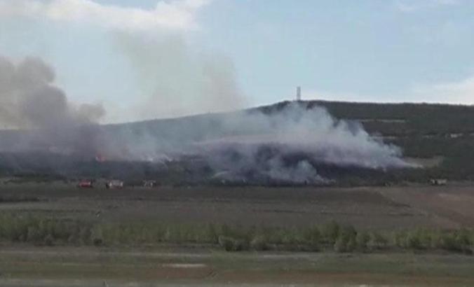 Arnavutköy'de makilik alanda yangın