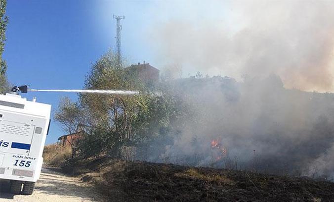 Kütahya'daki arazi yangınını polisler TOMA ile söndürdü