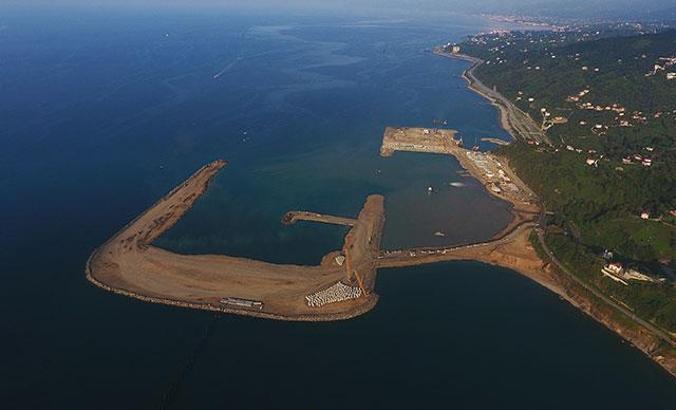 Rize-Artvin Havalimanı'nda denize günde 80 bin ton taş dökülüyor