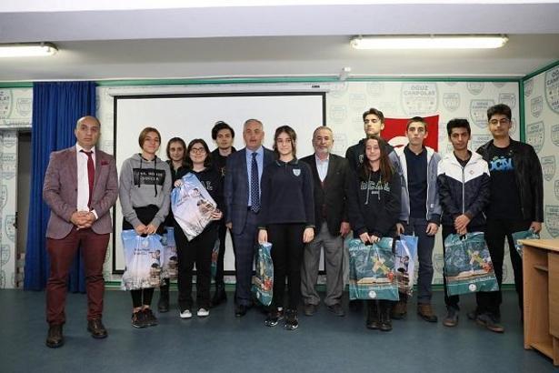 Eyüpsultan Belediyesinden lise son sınıf öğrencilerine eğitim desteği