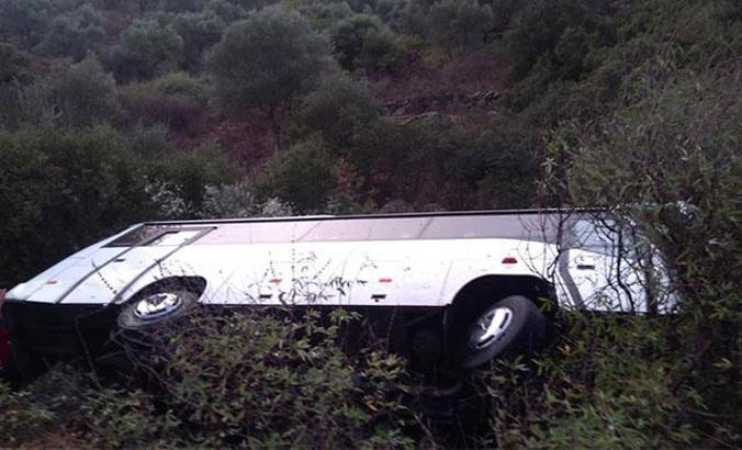 Aydın’da futbolcuları taşıyan otobüs devrildi