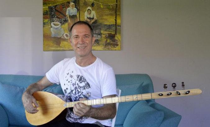 Sümer Ezgü: Müzik öğretmenleri piyano, gitar biliyor; bağlama bilmiyor