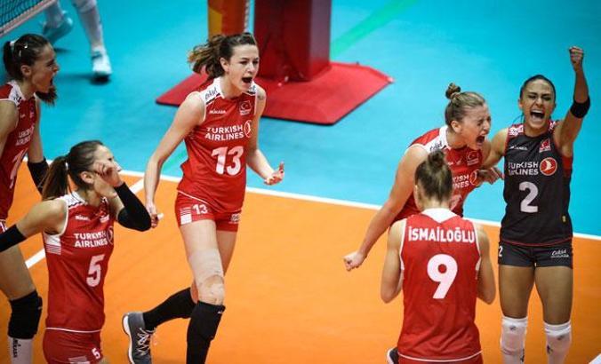 A Milli Kadın Voleybol Takımı, İtalya'ya 3 - 0 yenildi