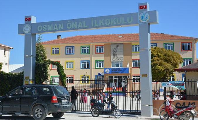 Sınıfta üzerine dolap devrilen Yasin, ağır yaralandı