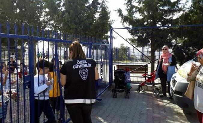 Velilerin nöbet tuttuğu okula güvenlik görevlisi