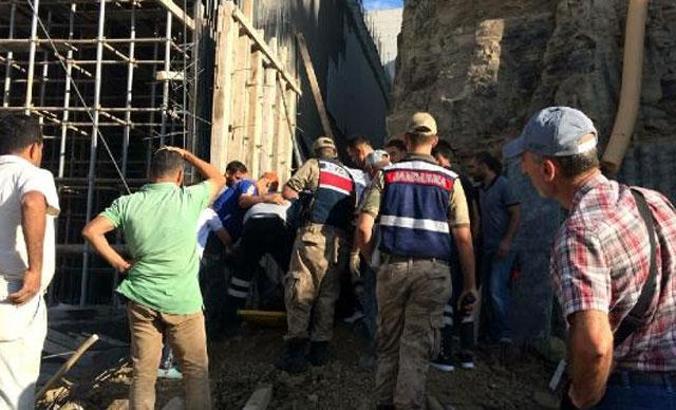 Kolej inşaatında istinat duvarı çöktü: 1 işçi öldü, 2 işçi yaralı