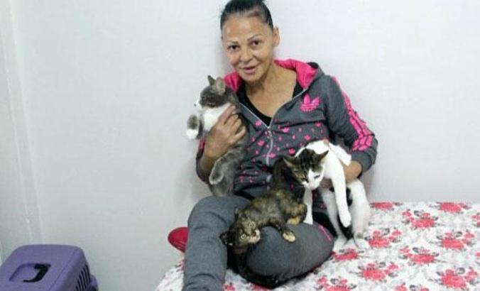 Sokak hayvanlarına baktıkları için genelevden çıkarıldıkları iddiası