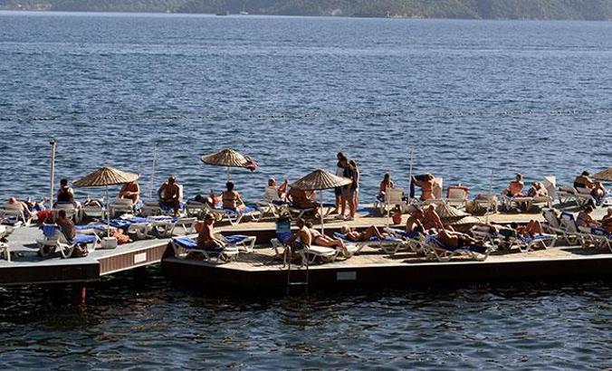 Marmaris'te Kasım'da deniz keyfi