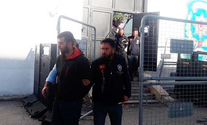 Kız arkadaşını ziyarete geldi, dövülüp gasp edilerek, alıkonuldu