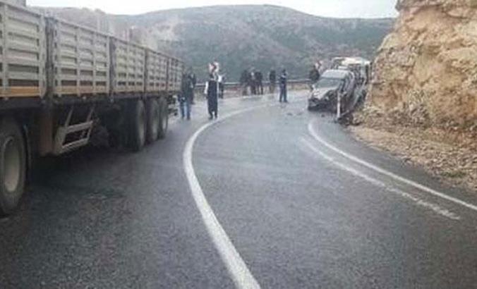 Çelikhan’da TIR ile otomobil çarpıştı: 4 yaralı