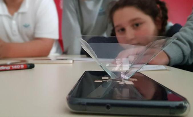 İSTEK’li öğrenciler Atatürk’ü hologram ile andı