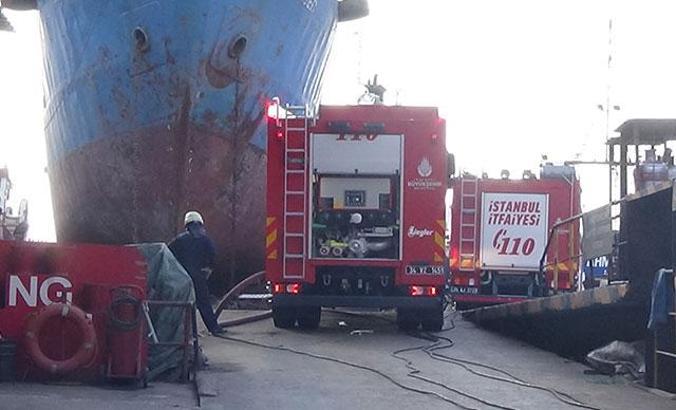 Tuzla'da gemi yangını