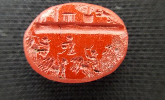 Roma dönemine ait 1800 yıllık yüzük taşının benzeri yok