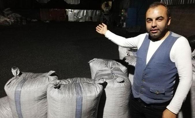 Fındık kabuğundan mangal kömürü üretiyor