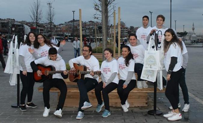 İSTEK’li öğrenciler Dünya İyilik Günü’nde iyilik yaptı