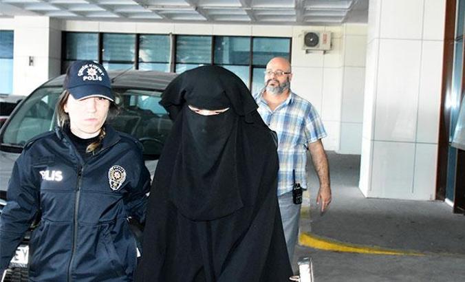 Atatürk'e hakaretten tutuklanan üniversiteli kız adli kontrolle serbest