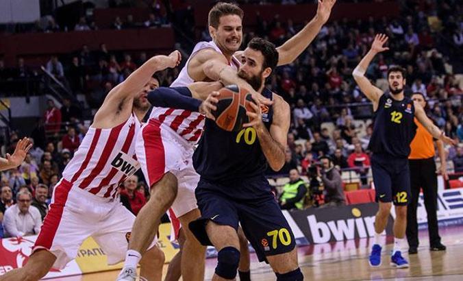 Fenerbahçe, deplasmanda Olympiakos'u devirdi